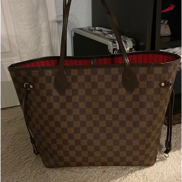 Louis Vuitton Neverfull Damier MM
Canvas Tote Bag - Picture 2 of 4